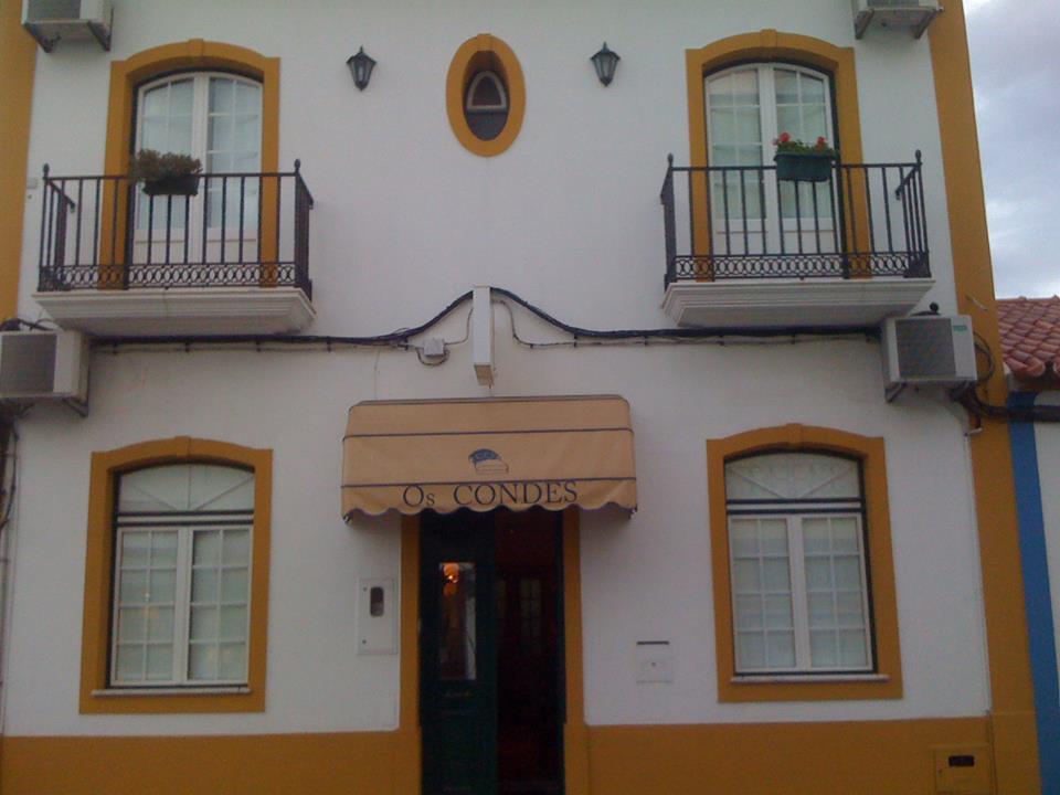 Hospedaria Os Condes 雷根古什-迪蒙萨拉什 外观 照片